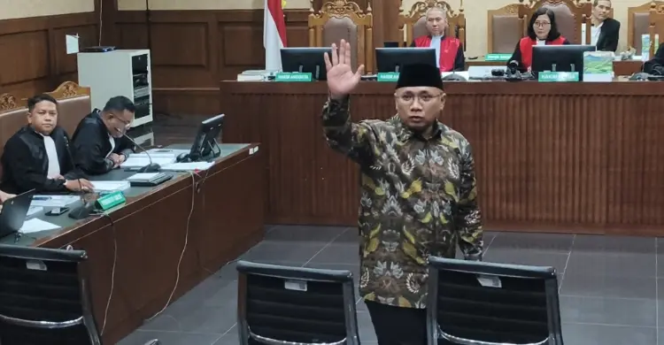 Mantan Menag Yaqut Cholil Qoumas dipersidangan. Foto : Ist