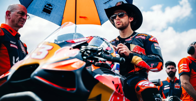 Enea Bastianini resmi meninggalkan Tech3 KTM dan bergabung dengan Trackhouse. Foto : Ist