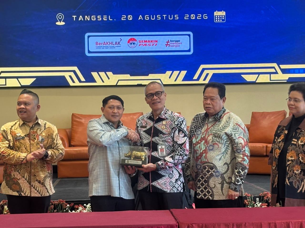 PERKUAT LAYANAN HUKUM - LLDIKTI Wilaya IV Jawa Barat dan Banten dengan Kantor Wilayah Kementerian Hukum (Kanwil Kemenkum) Banten melalui proses Nota Kesepakatan MoU, serta  Perjanjian Kerja Sama (PKS) bersama 21 Perguruan Tinggi.
