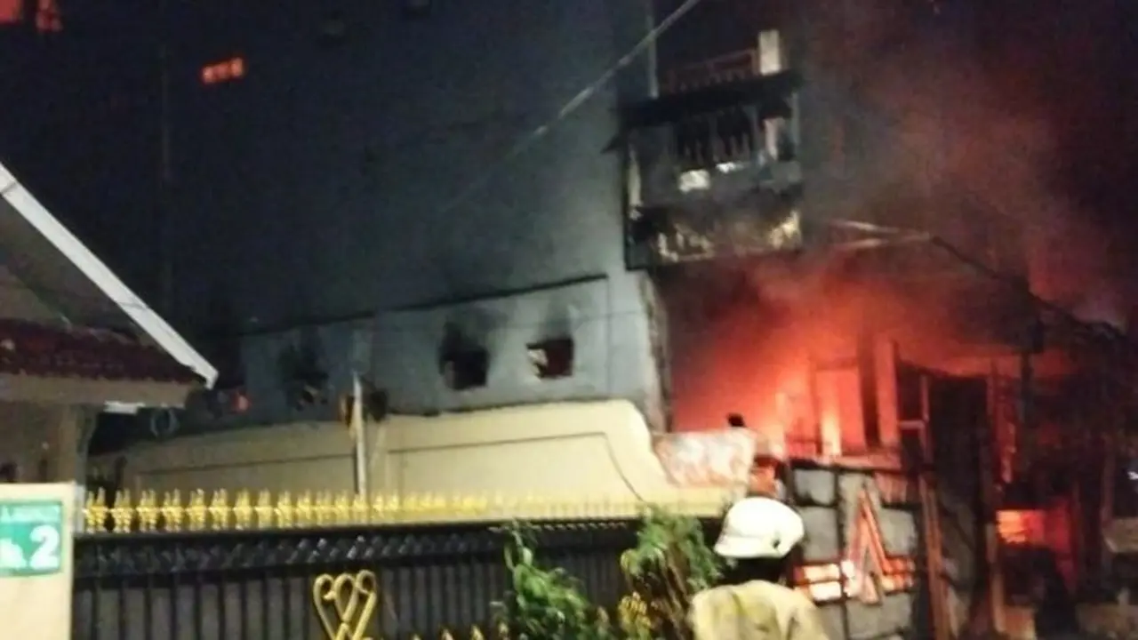 Rumah kebakaran di Jalan Rasamala II RT 09 RW 01, Menteng Dalam, Tebet, Jakarta Selatan, Senin (24/8/2026) dini hari. Foto : Ist