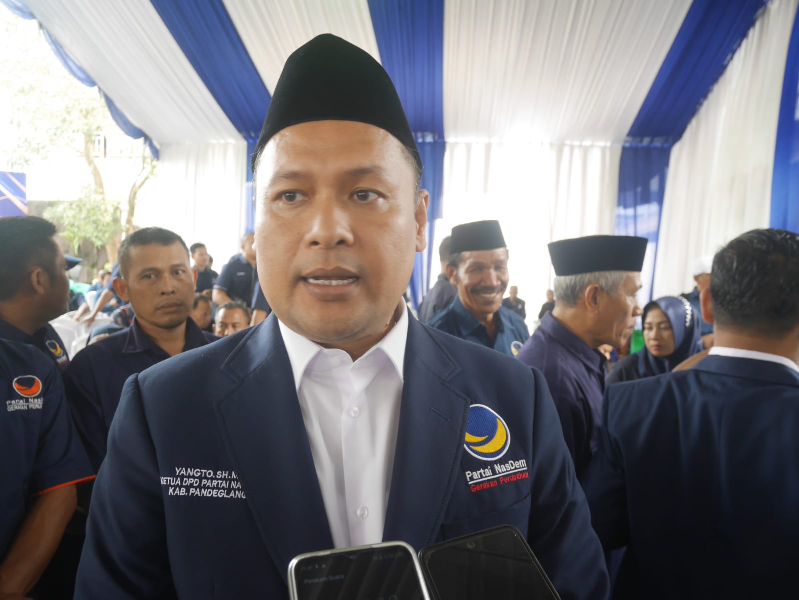 Ketua DPD Partai NasDem Kabupaten Pandeglang, Yangto, usai pelantikan di Kantor DPW Partai NasDem Provinsi Banten, di Kota Serang, Kamis (20/8/2026).(Ari Supriadi-tangselpos.id)