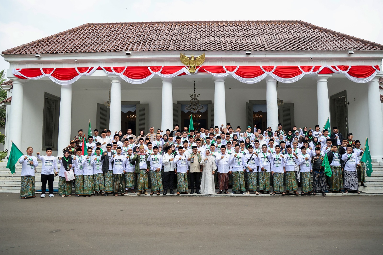 Gubernur Andra Soni melepas delegasi Pengurus Wilayah Nahdlatul Ulama (PWNU) Banten yang akan mengikuti Muktamar Ke-35 NU di Tambakberas, Jombang, Jawa Timur. Foto : Humas Pemprov