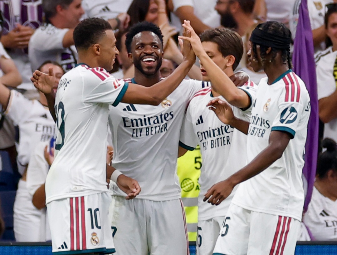 Selebrasi skuad Madrod usai kandaskan Malaga 4-0. Foto : Ist