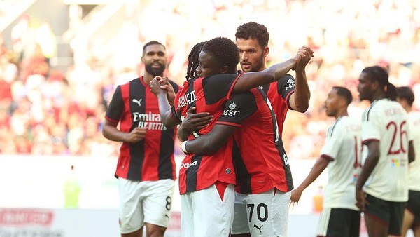 Selebrasi AC Milan usai tekuk MU. Foto : Ist