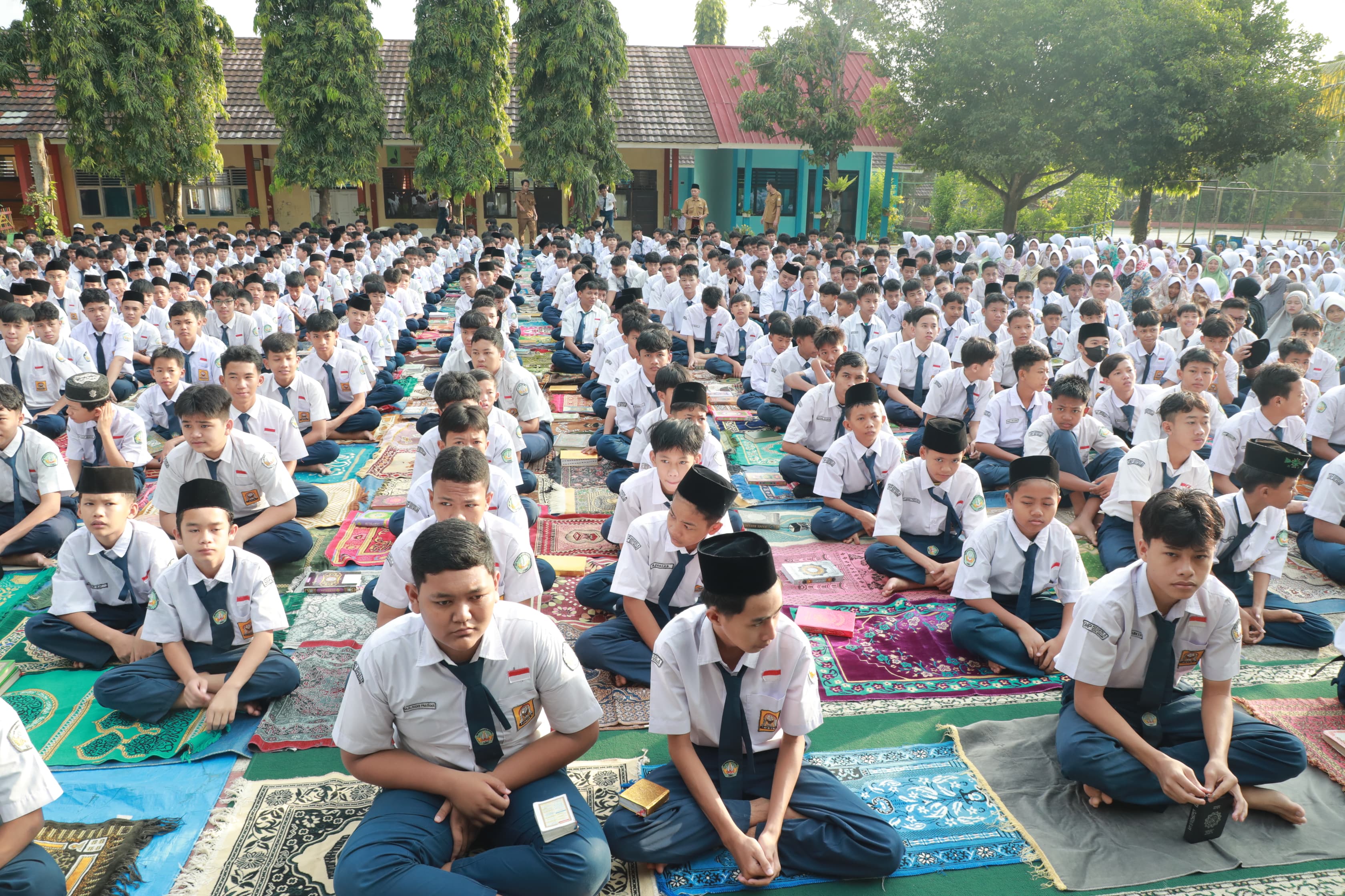 Pelajar tingkat Sekolah Menengah Pertama (SMP) di Kota Serang tengah mengikuti program Serang Mengaji.(Istimewa)