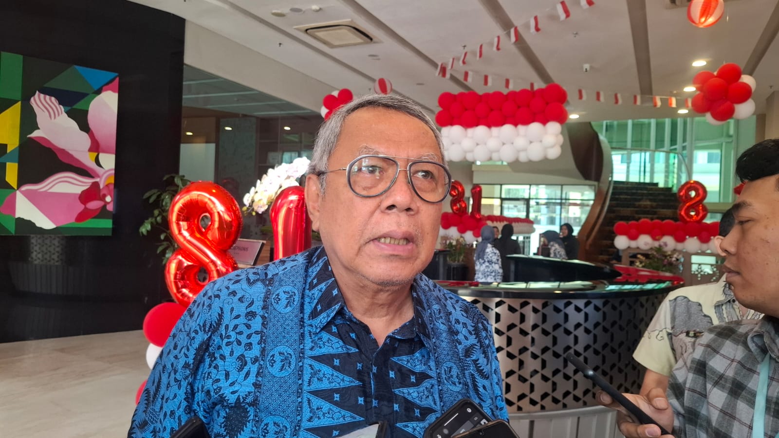 PASAR. Wali Kota Tangsel, Benyamin Davnie saat menjelaskan terkait dengan rencananya membentuk BUMD pengelola pasar.