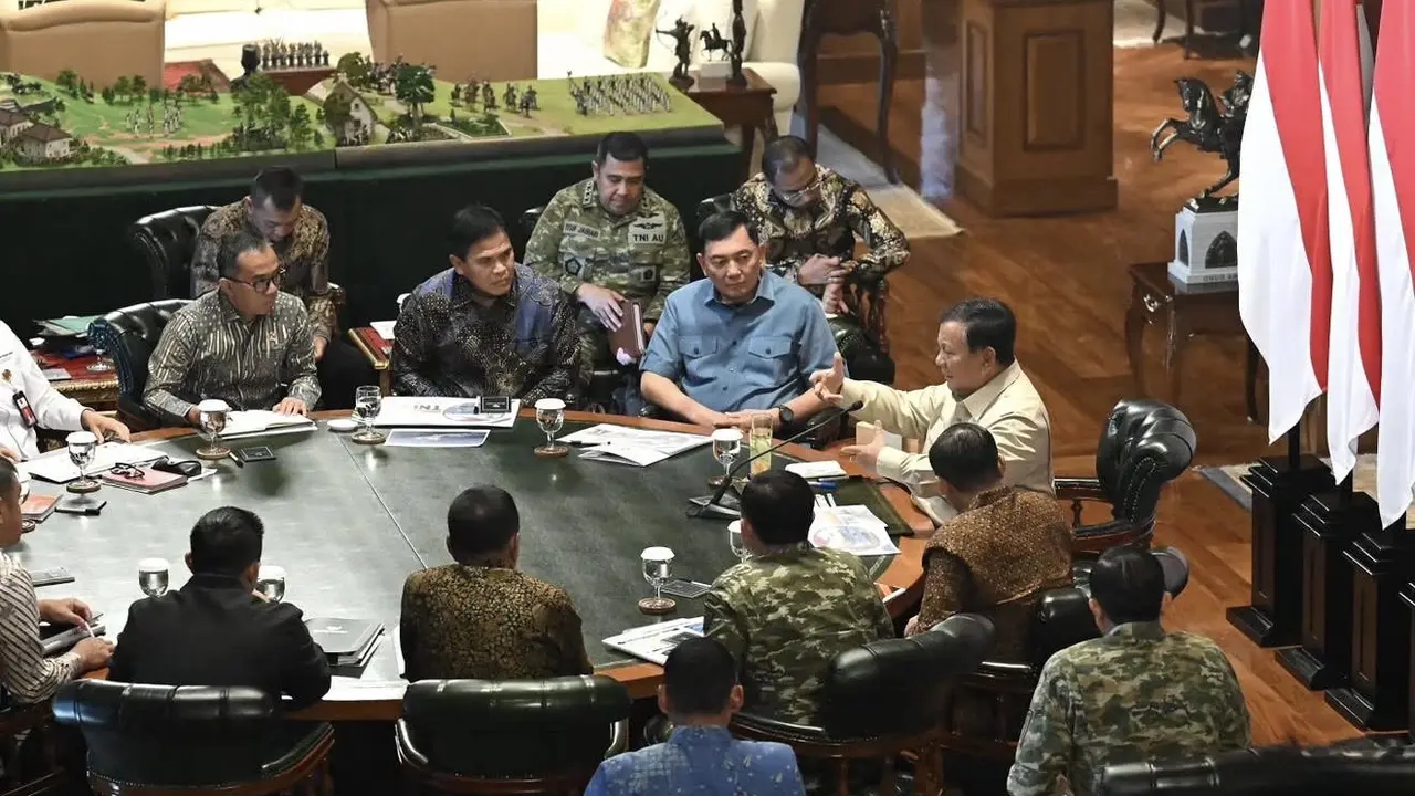 Rapat Presiden Prabowo bersana para Menteri di Hambalang. Foto : Ist