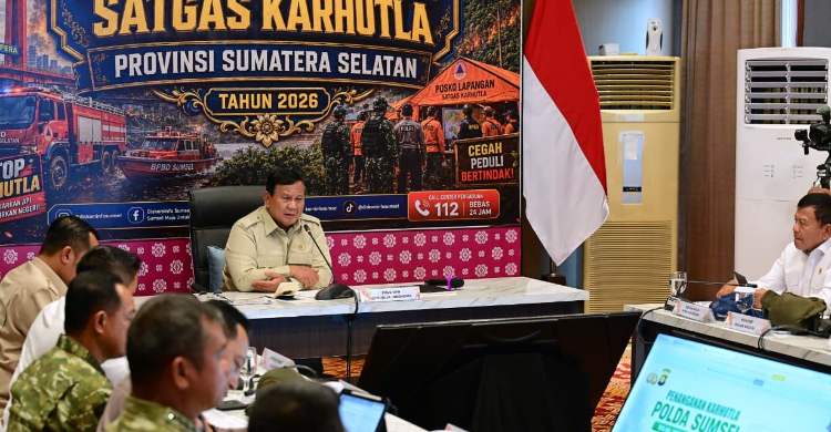 Presiden Prabowo saat pimpin rapat Kahutla di Palembang. Foto : Ist