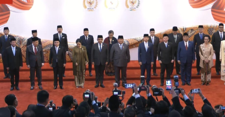 Presiden Prabowo dan Wapres Gibran foto bersama dengan pimpinan DPR/MPR/DPR. Foto : Ist
