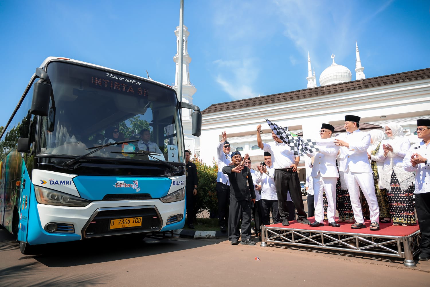 Gub Banten bersama Wagub Banten melepas keberangkatan perdana bus Trans Banten, 4 Oktober 2025     Humas Pemprov