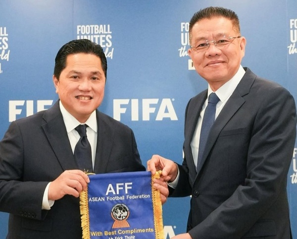 Ketum PSSI Erick Thohir dan Presiden AFF, Gen. Khiev Sameth. Foto : Ist