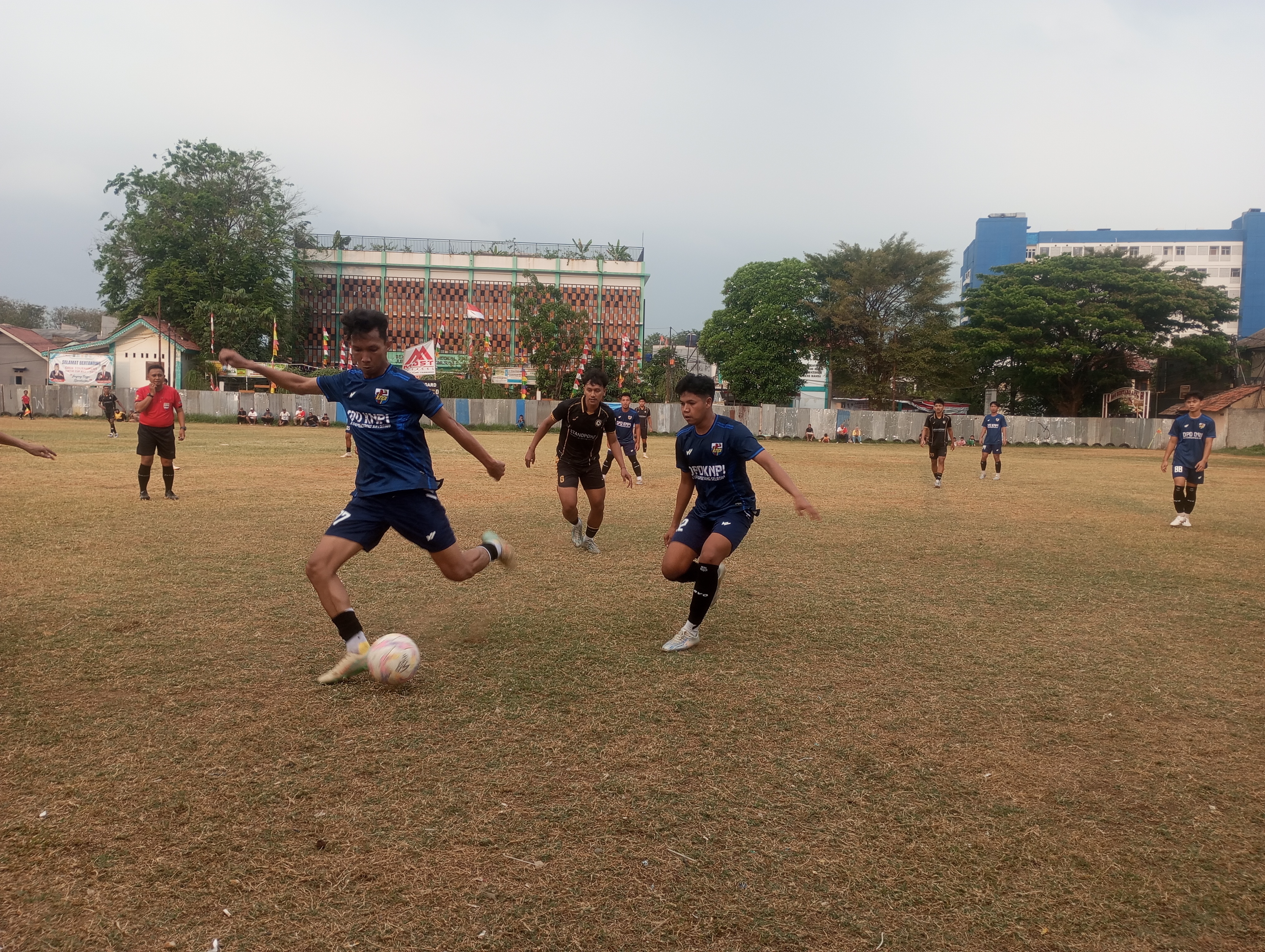 KNPI Tangsel dan Receh FC lakoni laga super ketat pada Selasa (04/08/2026).(tangselpos.id).