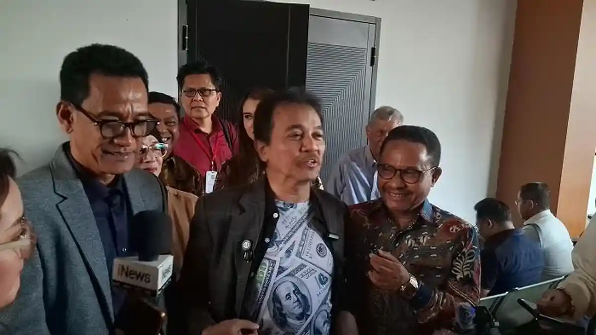 Roy Suryo (jaket hitam) mengajukan gugatan praperadilan kembali. Foto : Ist