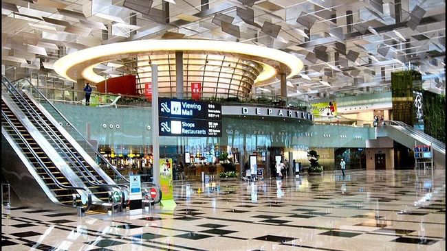 Sembunyikan Pisau di Sepatu, WN Indonesia Ditangkap di Bandara Changiinga