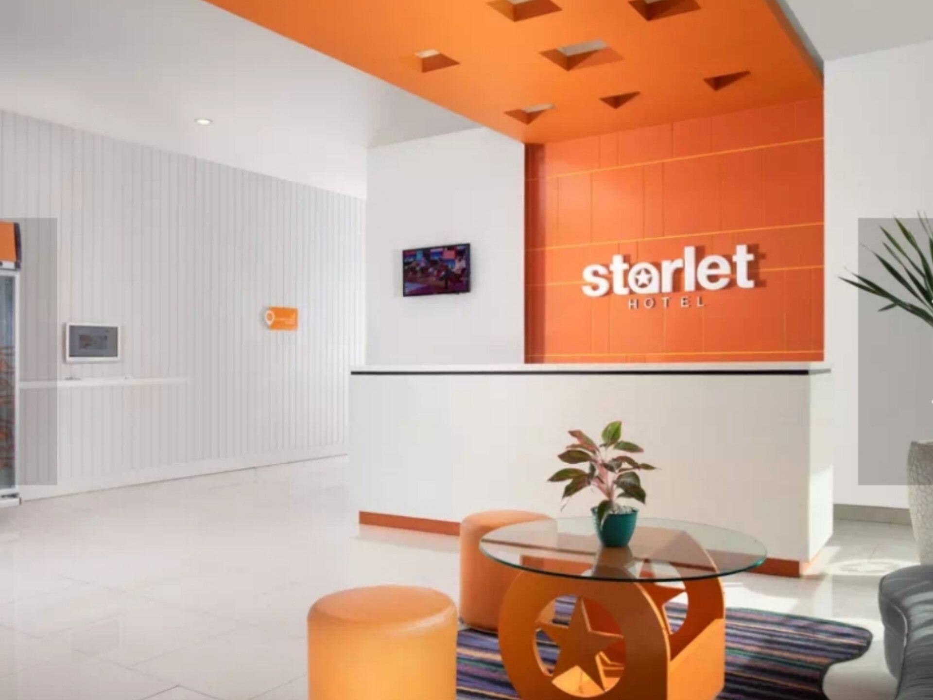 Starlet Hotel Serpong. (Ist)