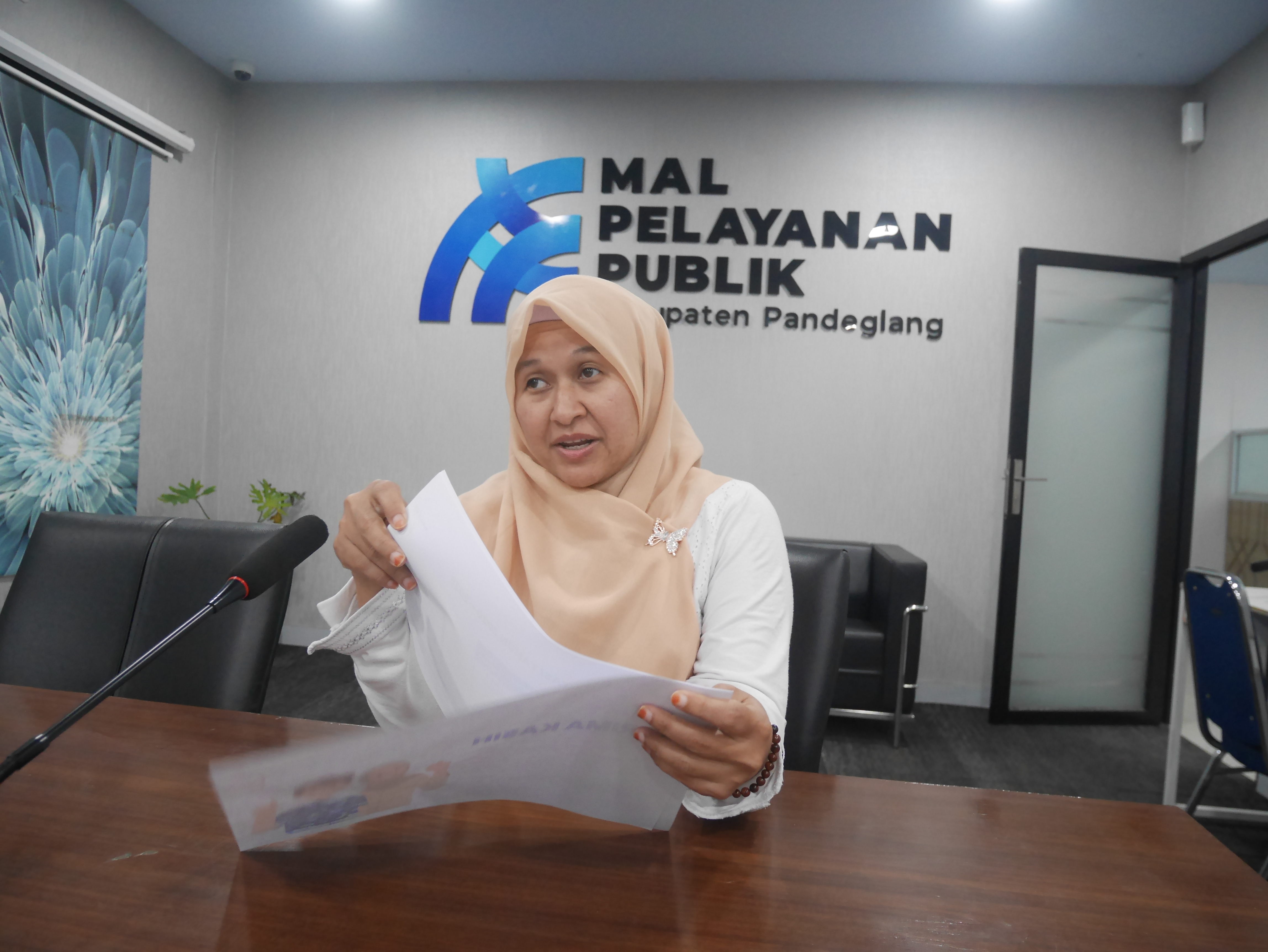 Dinas Penanaman Modal dan Pelayanan Terpadu Satu Pintu (DPMPTSP) Kabupaten Pandeglang, Raden Yunce Dewi.(Ari Supriadi-tangselpos.id)