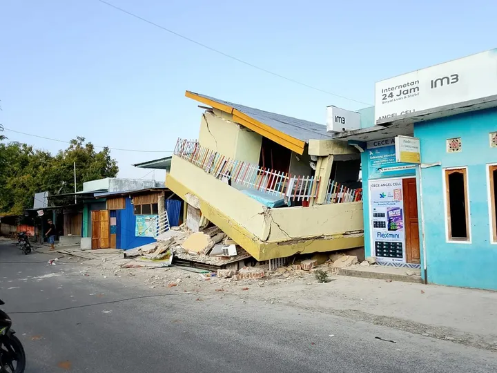 Banfunan terdampak gempa M7.7 di NTT. Foto : Ist