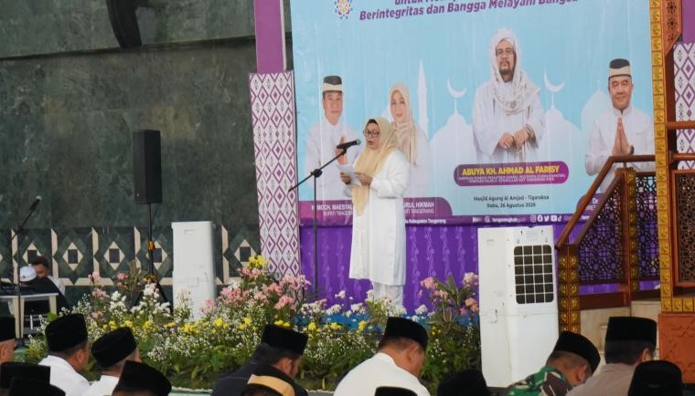 Wakil Bupati Tangerang Intan Nurul Hikmah pada acara peringatan Maulid Nabi Muhammad SAW 1448 Hijriah di Masjid Agung Al-Amjad, Tigaraksa. Foto : Humas Diskominfo Kab. Tangerang