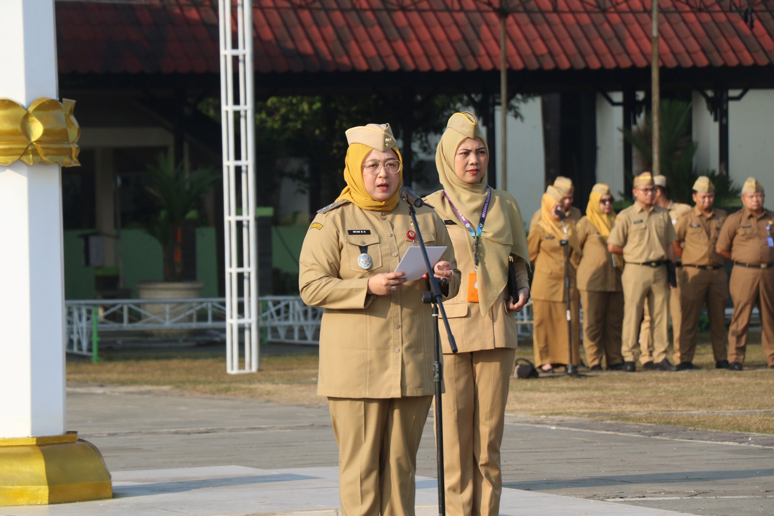 Wakil Bupati Tangerang Intan Nurul Hikmah memimpin Apel Pagi. Foto : Humas Pemkab. Tangerang