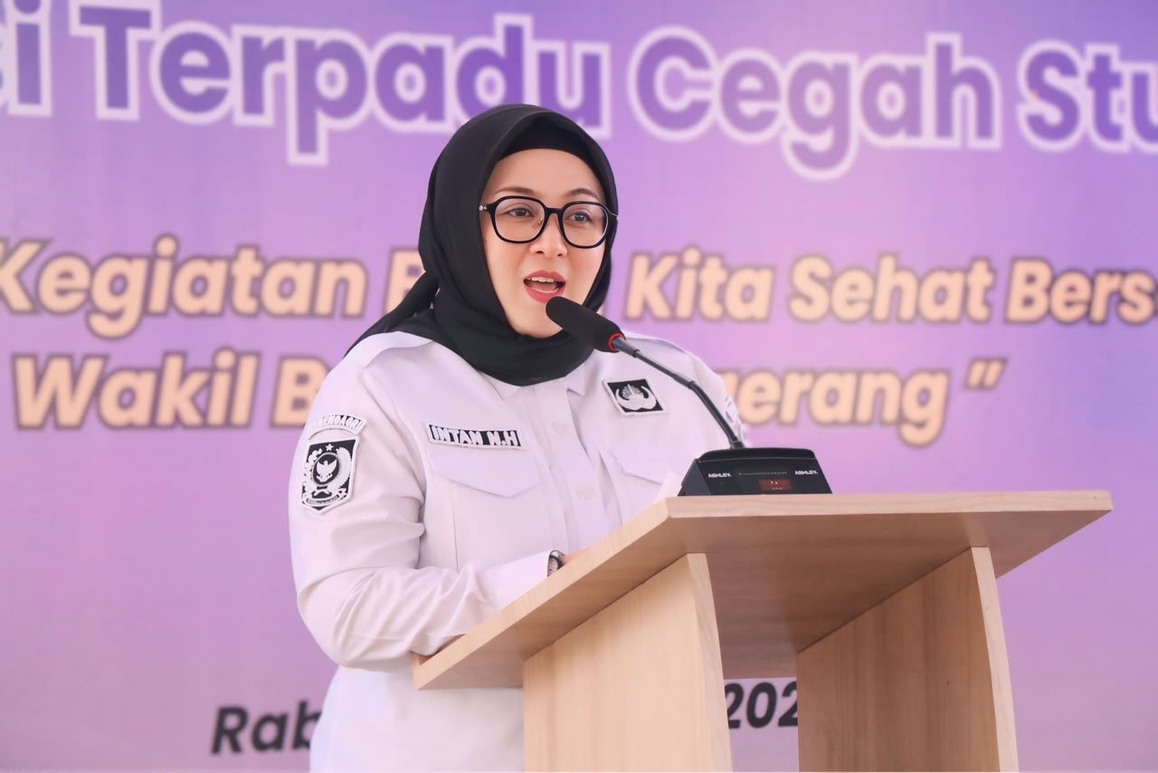 Wakil Bupati Tangerang Intan Nurul Hikmah, mencanangkan program Intervensi Terpadu Cegah Stunting INOVASI TERPA GANTUNG di Desa Klutuk, Kecamatan Mekar Baru. Foto : Humas Kab. Tangerang