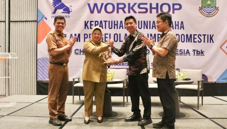 Wakil Bupati Tangerang Intan Nurul Hikmah saat menghadiri Workshop “Kepatuhan Dunia Usaha dalam Pengelolaan Limbah Domestik”. Foto : Humas Pemkab.Tangerang
