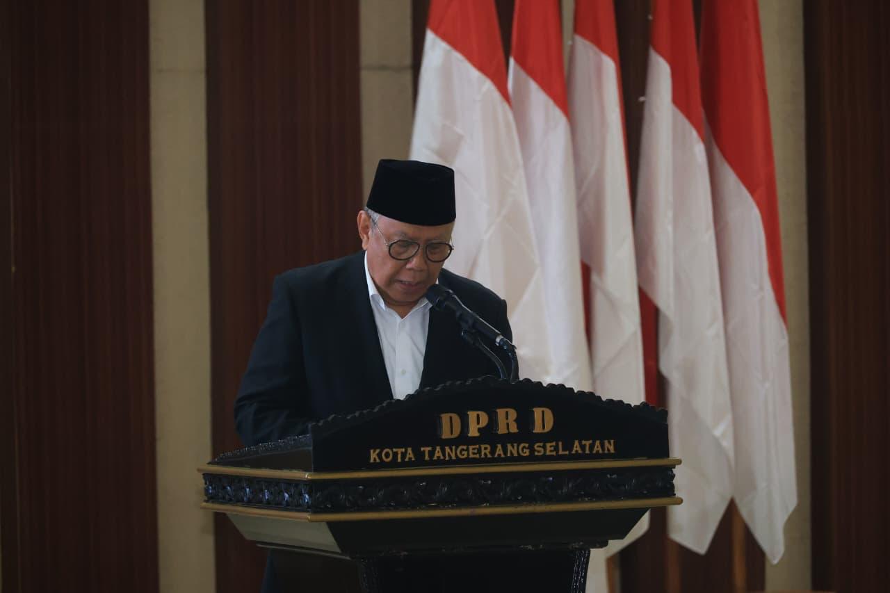 PARIOURNA - Wali Kota Tangsel Benyamin Davnie menyampaikan jawaban Wali Kota terhadap usulan Raperda Penyelenggara Jaminan Sosial dan Ketenagakerjaan.