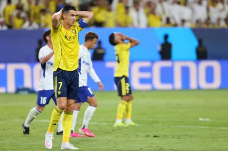 Ronaldo tampak kecewa usai Al Nassr ditekuk Al Ain 4-0. Foto : Ist
