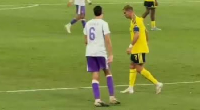 Bintang Al Nassr Cristiano Ronaldo emosi saat timnya kalah 0-4 dari Al Ain. Foto : Ist