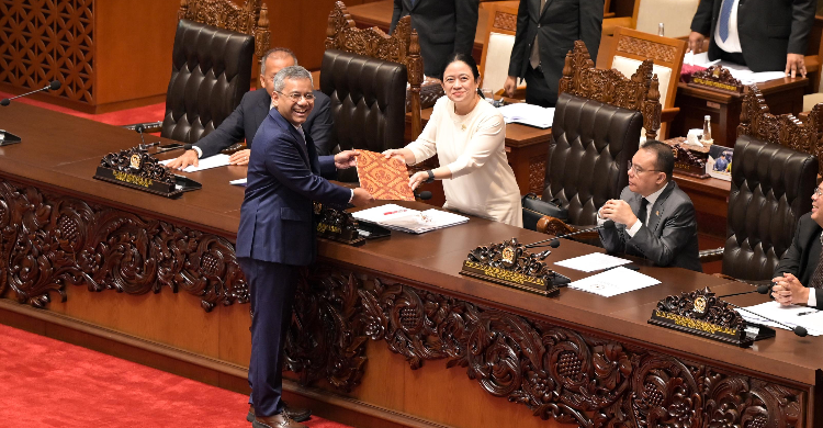 Menkeu Suahasil dan Ketua DPR Puan Maharani. Foto : Ist