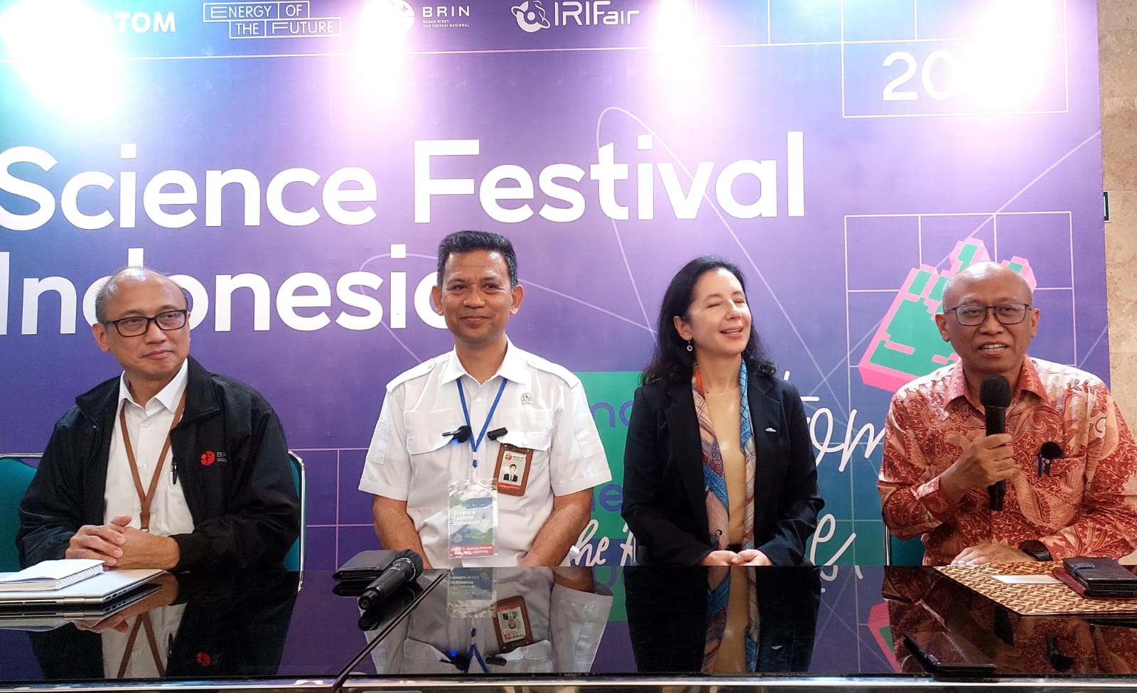 NUKLIR. Konferensi pers perhelatan Science Festival Indonesia yang diikuti ribuan pelajar di Gedung Graha Widya Bhakti Puspiptek, Setu. (tangselpos/rmn)