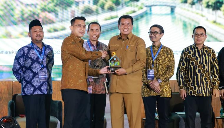 Bupati Tangerang Moch. Maesyal Rasyid pada acara Forum Koordinasi Penanganan Permukiman Kawasan Kumuh Terpadu. Foto : Humas Kab. Tangerang