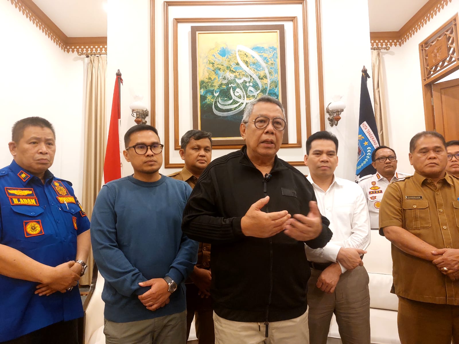 Rapat evaluasi digelar di rumah dinas Wali Kota Tangsel, Senin (7/9) malam. (tangselpos.id/rmn)