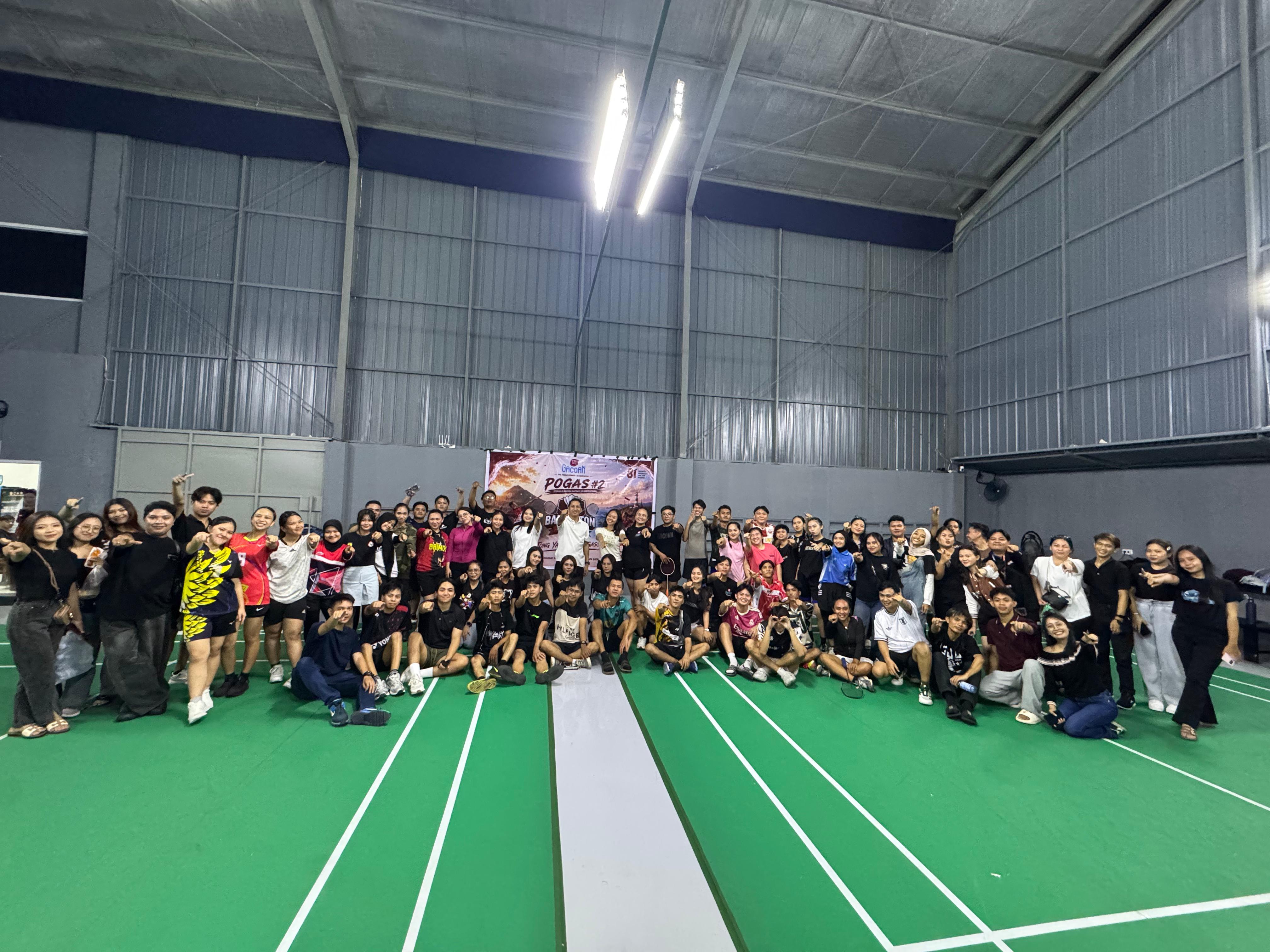 Sekitar 50 karyawan mengikuti kegiatan badminton di Lapangan 4 Legok Jawara, Kabupaten Tangerang, Senin (7/9/2026) malam. Foto : Gio.MG