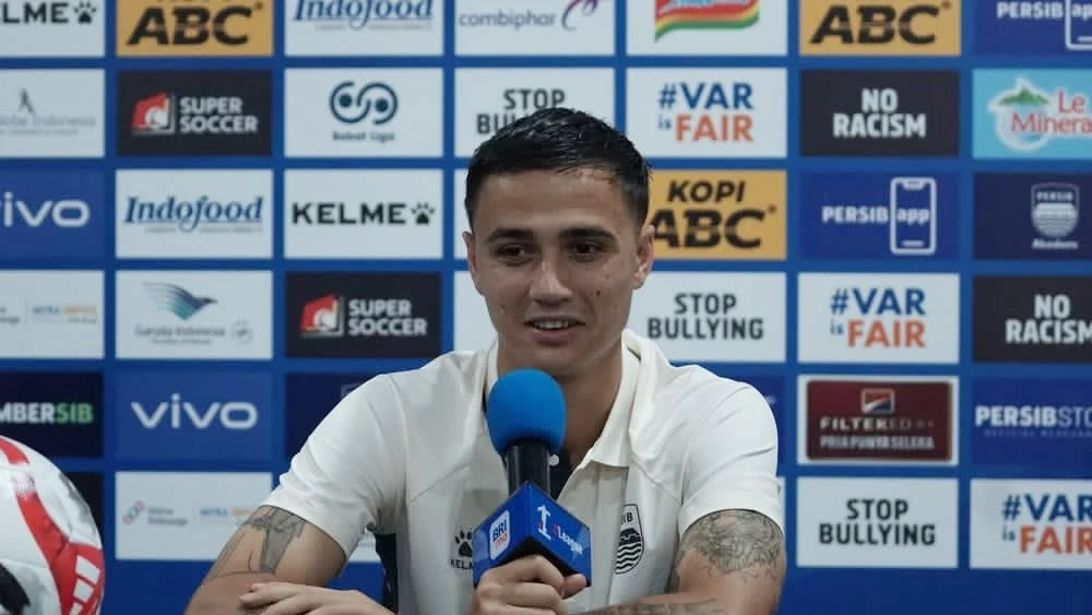 Bek Persib Bandung Eliano Reijnders. Foto : Ist
