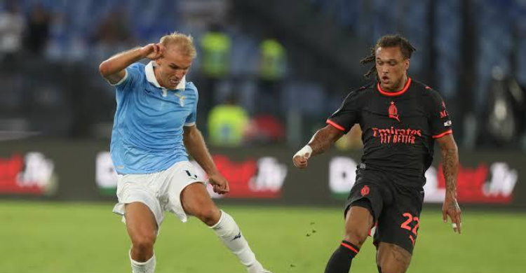Diego Moreira (kiri) pada laga Lazio Vs AC MIlan dalam lanjutan Liga Italia. Foto : Ist