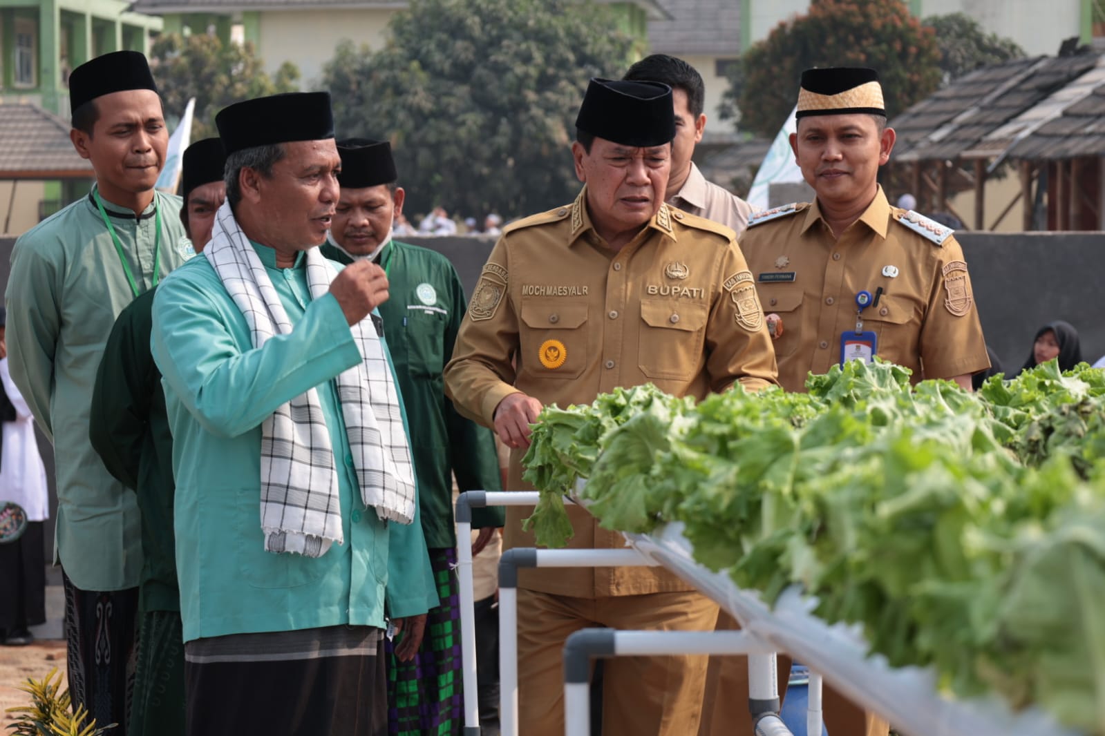 Bupati Tangerang Moch. Maesyal Rasyid hadir diacara Maulid Nabi Muhammad SAW, Harlah ke-2 Ikatan Guru Ngaji Maghrib Indonesia (IGNMI), serta diskusi publik di Pondok Pesantren Al Badar 2, Kecamatan Jayanti. Foto : Humas Kab. Tangerang