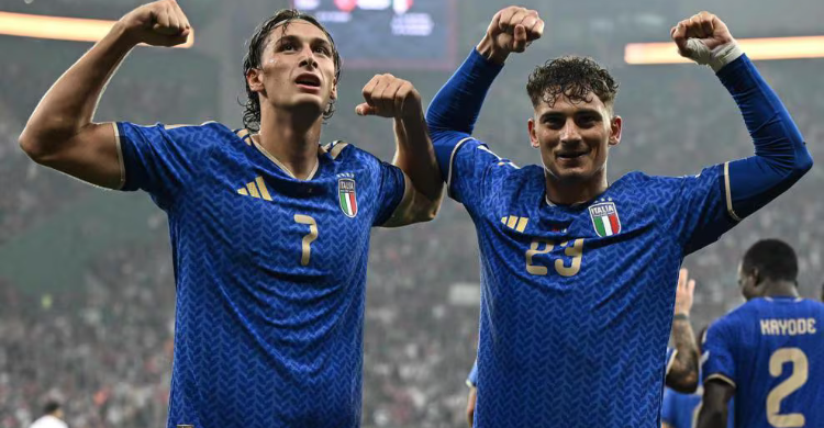 Bomber Italia Pio Esposito (kiri) pada laga Italia vs Turki pada laga UEFA nations League 2026   Foto : Ist