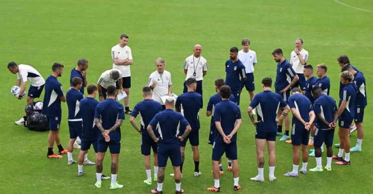 Skuad Italia saat jalani latihan ringan. Foto : Ist