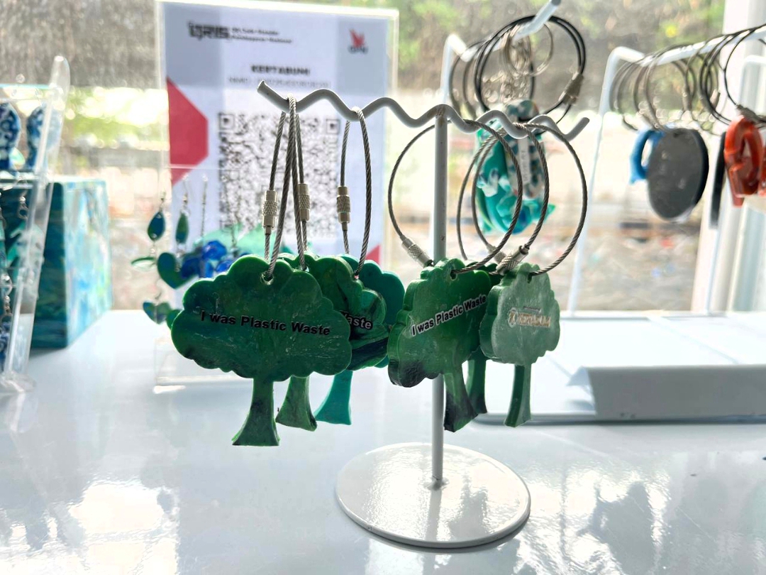 Hasil karya Kertabumi Recycling Center. Foto : Silmi MG
