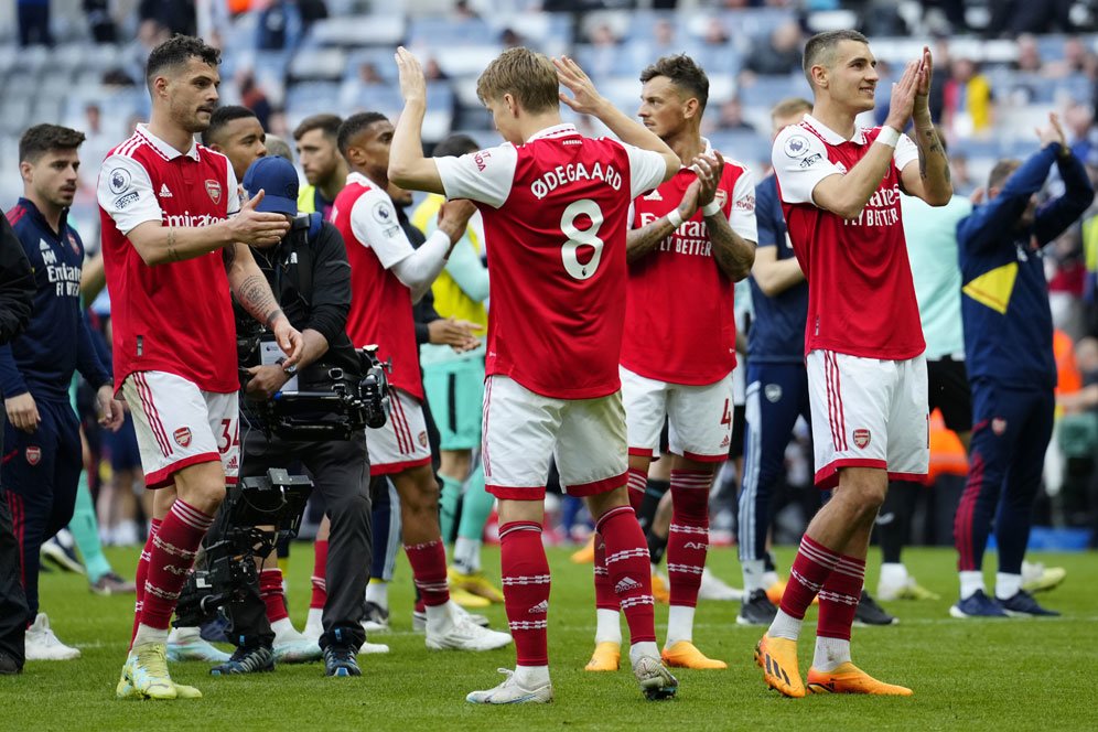 Selebrasi skuad Arsenal usai menang 1-0 dari Napoli. Foto : Ist