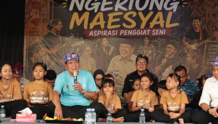 Bupati Tangerang Maesyal Rasyid saat mengekuti kegiatan NGEMAS (Ngeriung Maesyal) di Padepokan Seni Gema Wirahma, Desa Pangkat, Kecamatan Jayanti, Jumat (18/9/2026). Foto : Humas Kab. Tangerang