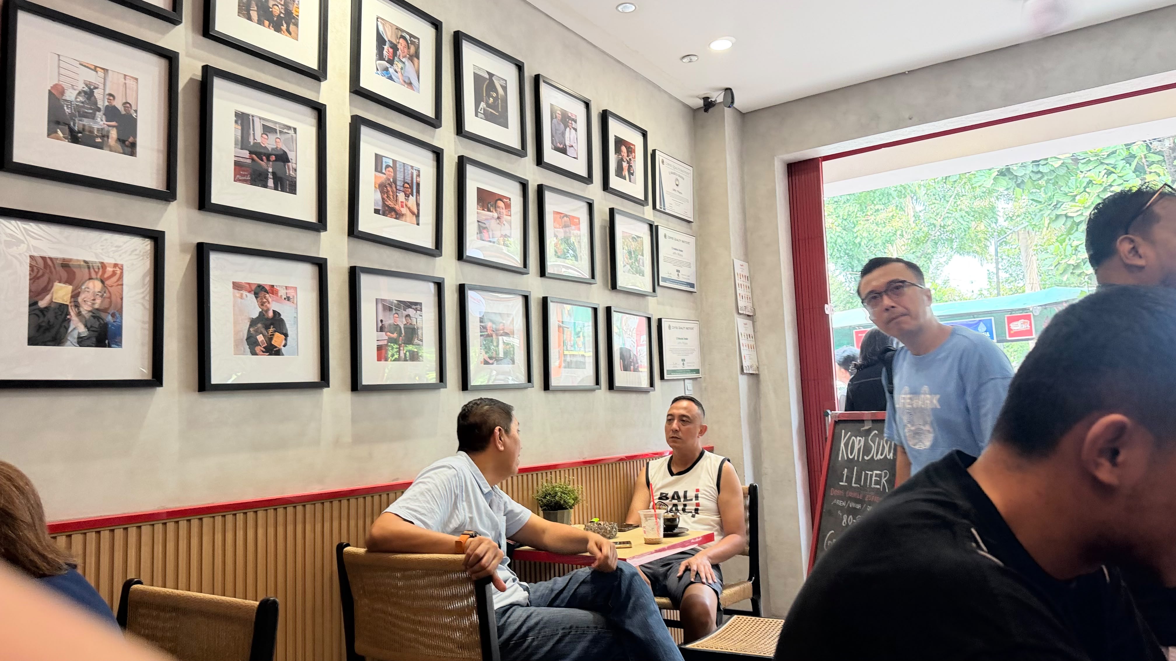 Mardika Coffee Roastery yang berada di kawasan Pasar Modern BSD. Foto : Karen Putri