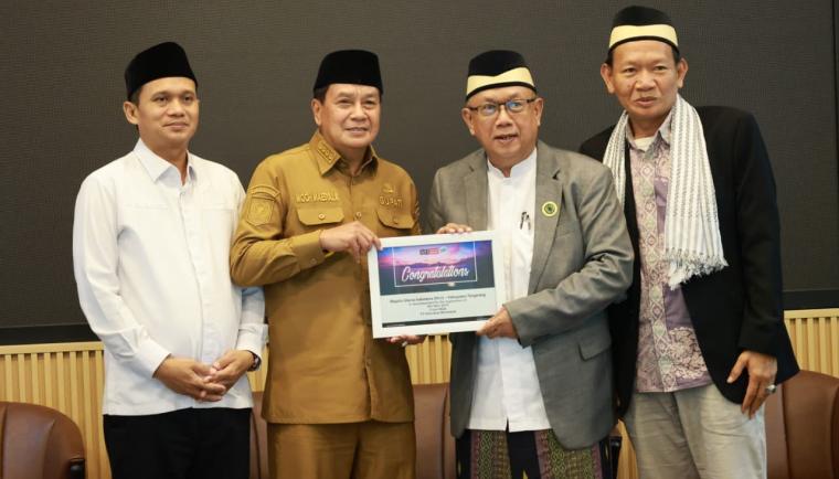 MUI Kabupaten Tangerang mencatat prestasi baru setelah meraih sertifikat ISO 9001:2015. Sertifikasi tersebut menjadikan MUI Kabupaten Tangerang sebagai organisasi MUI tingkat kabupaten pertama di Indonesia. Foto : Ist