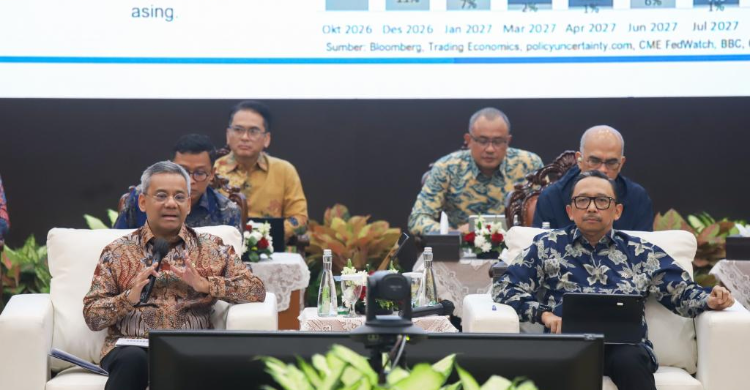 Menteri Keuangan Suahasil Nazara (kiri) didampingi Wakil Menteri Keuangan Juda Agung memberikan keterangan dalam konferensi pers APBN KiTa di Jakarta, Jumat (18/9/2026). Foto: Ist