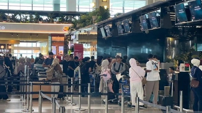 Antrian calon penumpang di terminal 3 Bandara Soetta pada Minggu (6/9/2026). Foto : Ist
