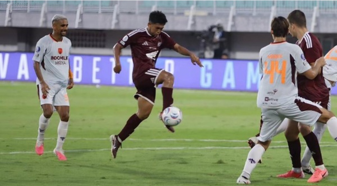 Laga Persita vs PSM Makassar berakhir seri 2-2. Foto : Ist