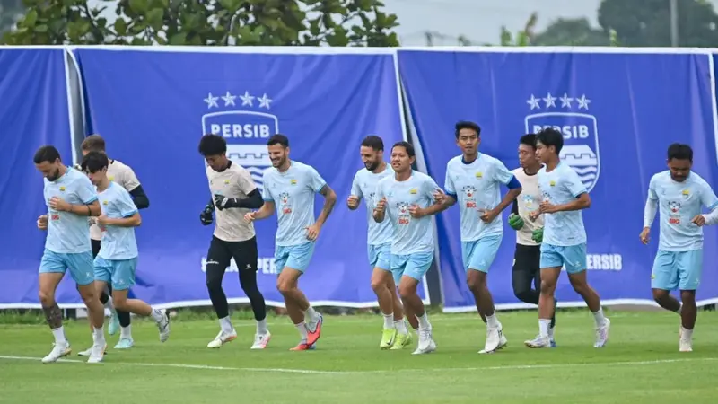 Sesi latihan skuad Persib. Foto : Ist