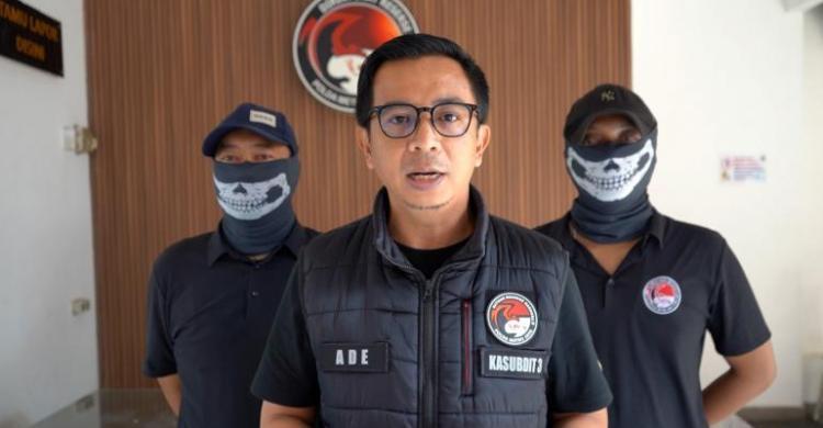 Kasubdit 3 Ditresnarkoba Polda Metro Jaya AKBP Ade Candra saat memberikan keterangan pada media di Polda Metro Jaya, Selasa (1/9/2026). Foto : Ist