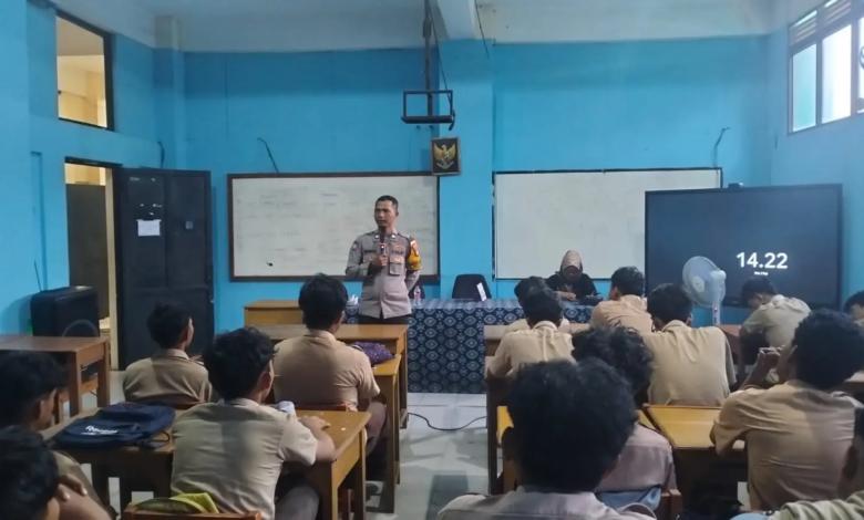 PROGRAM BAPAK ASUH - Polsek Pondok Aren gelar sosialisasi program Bapak Asuh di beberapa sekolah.