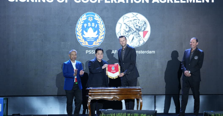 Penandatanganan kerjasama PSSI dan Ajax. Foto : Ist